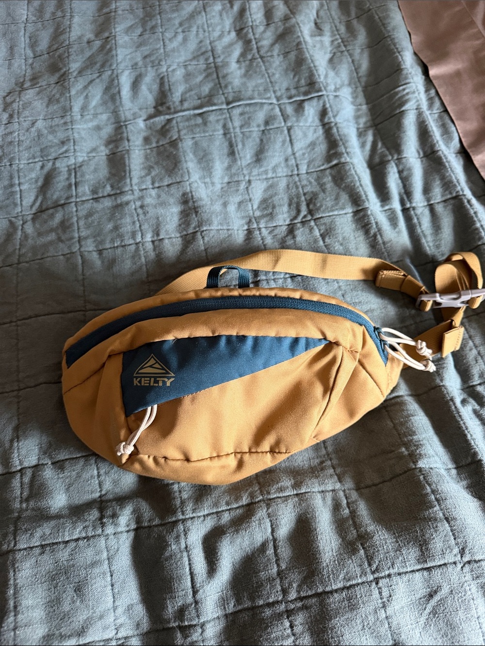 Kelty Men's Tan and Navy Waist Pack